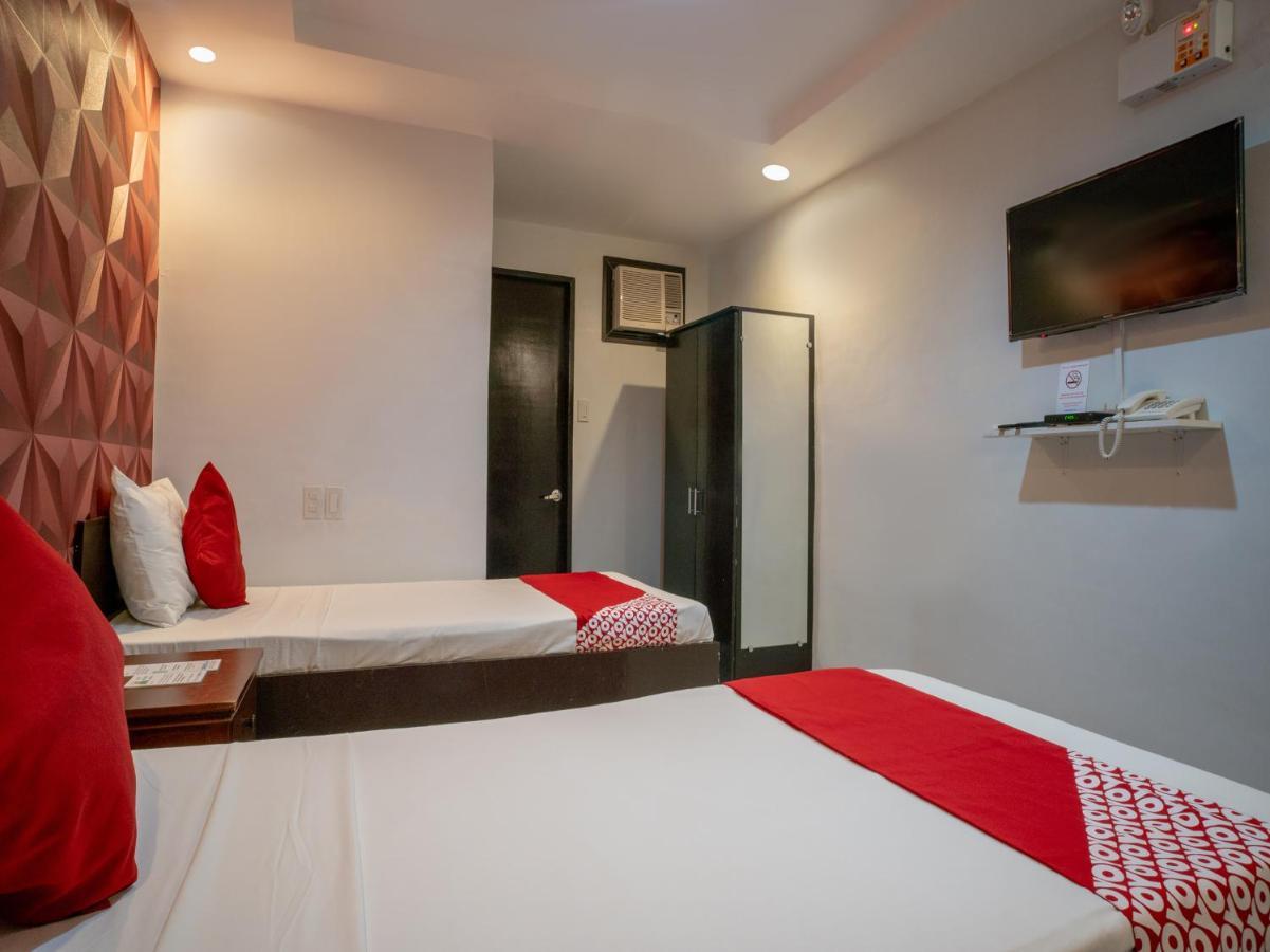 Oyo 697 Obrero Suites Davao Bagian luar foto